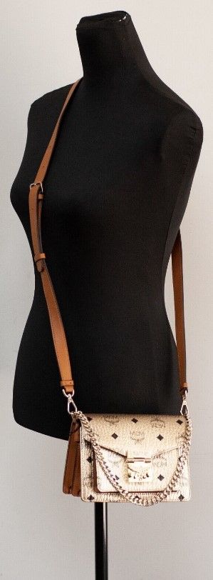 Sac à main à bandoulière MCM Signature Berlin en cuir avec mini rabat et logo diamant doré