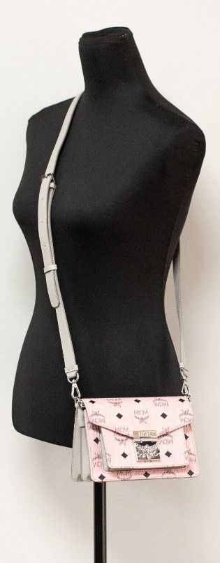 MCM Signature – Mini-Umhängetasche aus Leder mit Flap-Lock-Verschluss und Diamant-Logo in Zartrosa