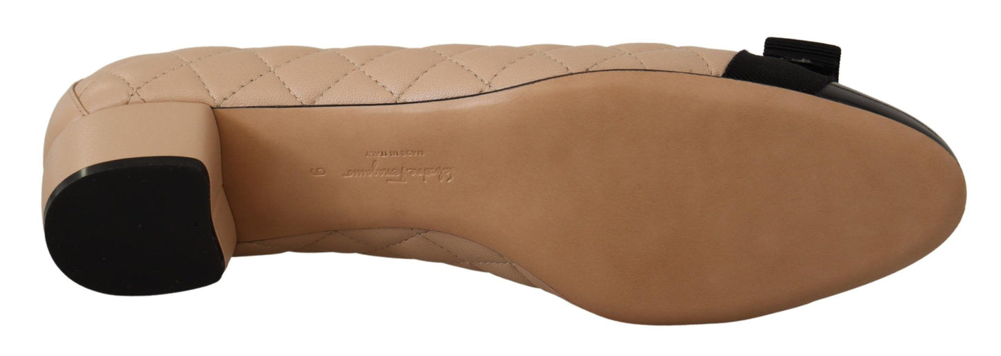 Escarpins élégants en cuir matelassé Salvatore Ferragamo beige et noir