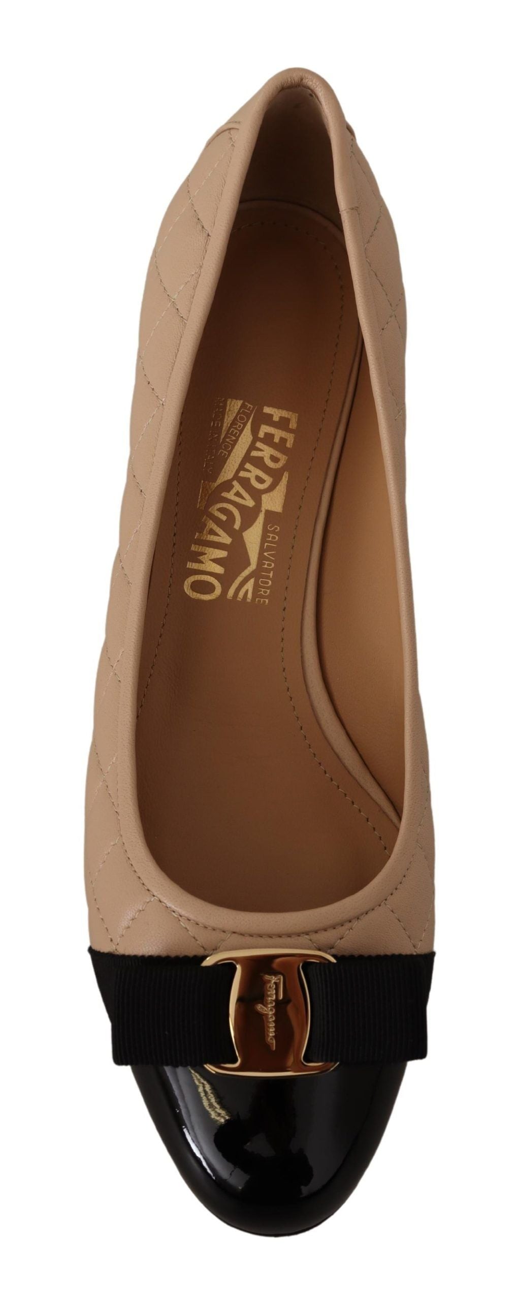 Escarpins élégants en cuir matelassé Salvatore Ferragamo beige et noir