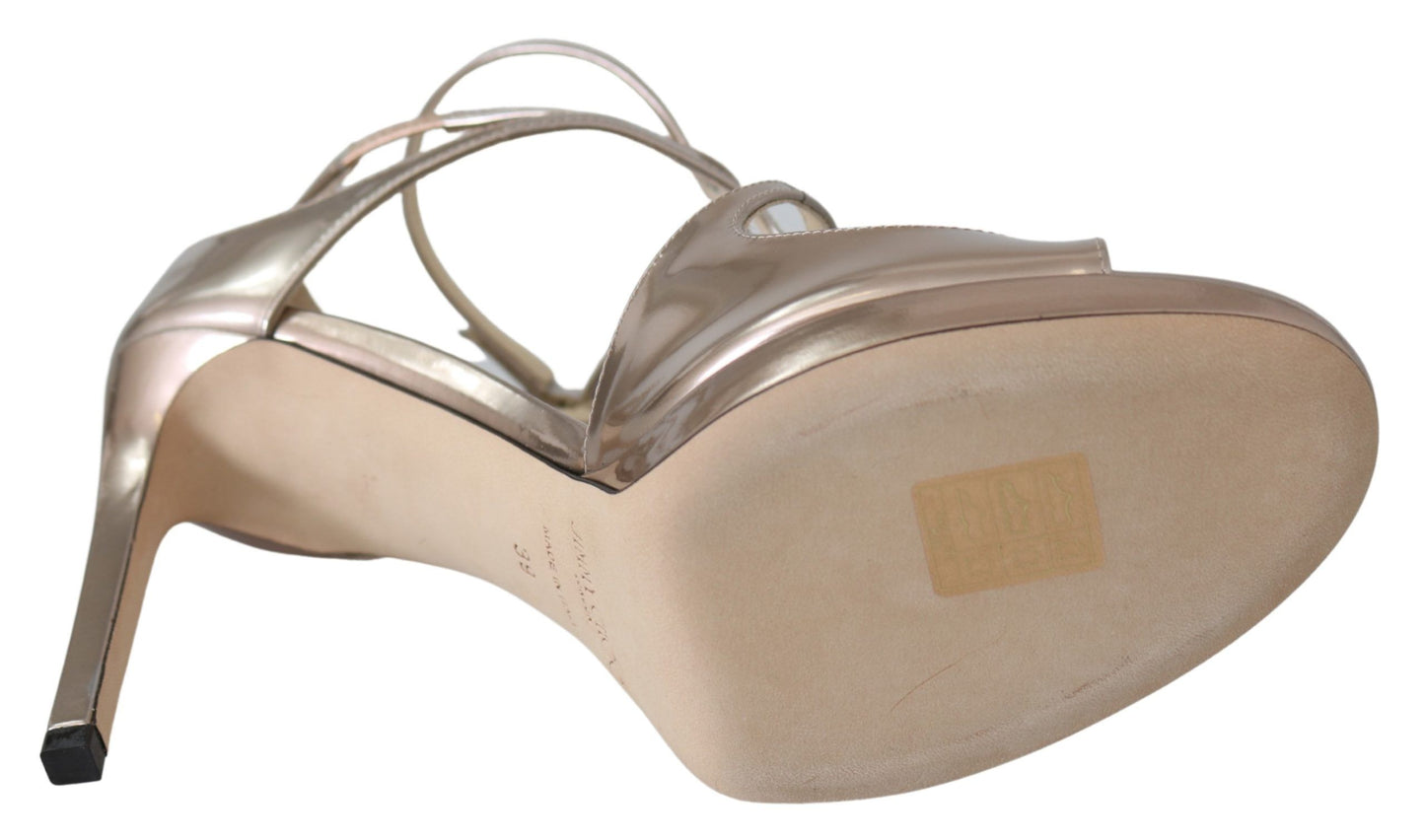 Jimmy Choo Sandalen aus flüssig verspiegeltem Leder in Ballettrosa