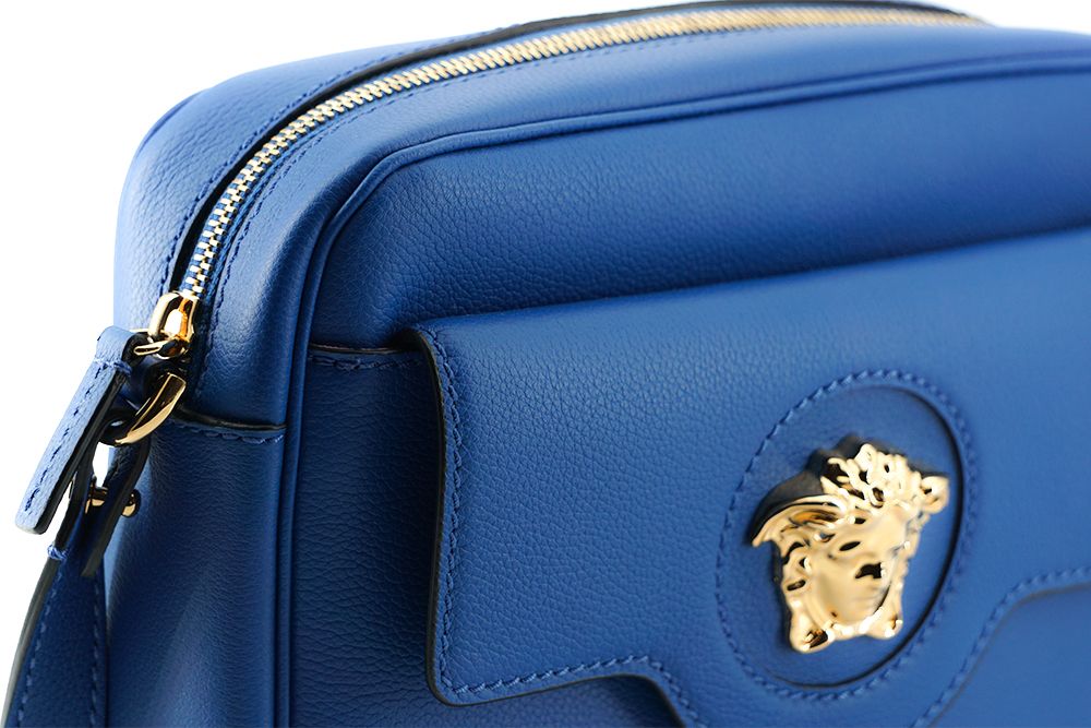 Versace – Elegante Kameratasche aus blauem Kalbsleder