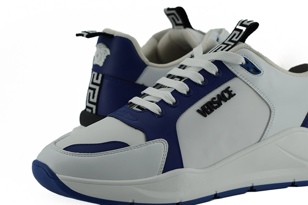 Elegante blau-weiße Ledersneakers von Versace