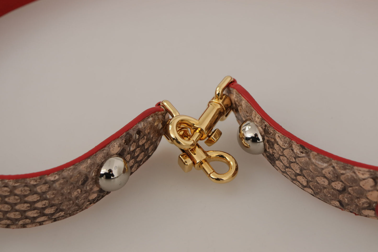 حقيبة يد Dolce & Gabbana من الجلد المصنوع من جلد الأفعى البني مع أحجار كريستال وحزام كتف.