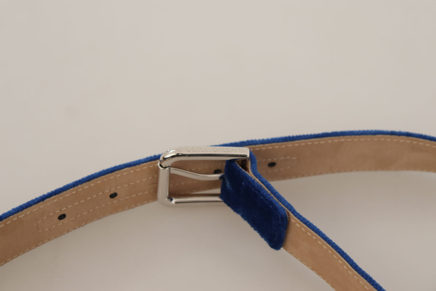 Ceinture Dolce & Gabbana en velours bleu avec boucle en métal gravée du logo argenté