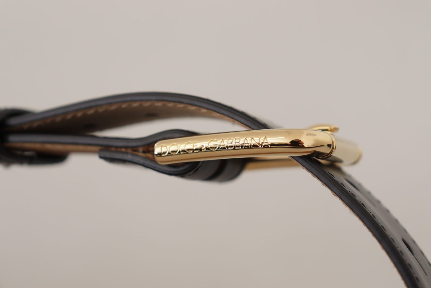 Ceinture classique en cuir noir massif Dolce & Gabbana avec boucle dorée