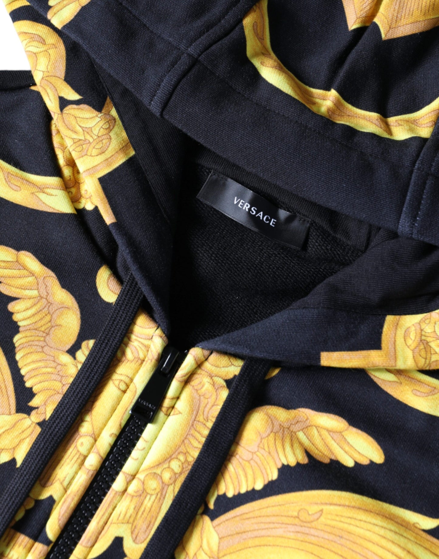 Versace – Kapuzenpullover aus Baumwolle mit durchgehendem Reißverschluss und Medusa-Print in Schwarz
