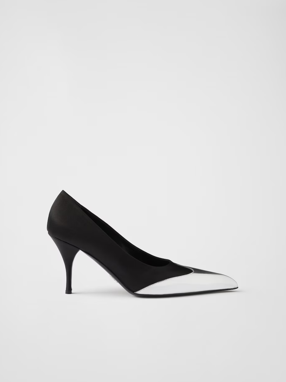 Escarpins Prada en satin noir et cuir métallisé argent