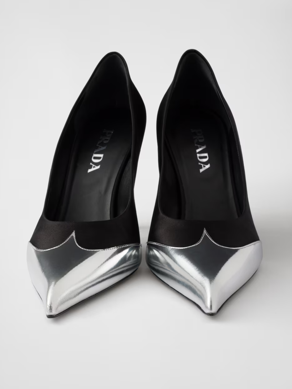 Escarpins Prada en satin noir et cuir métallisé argent