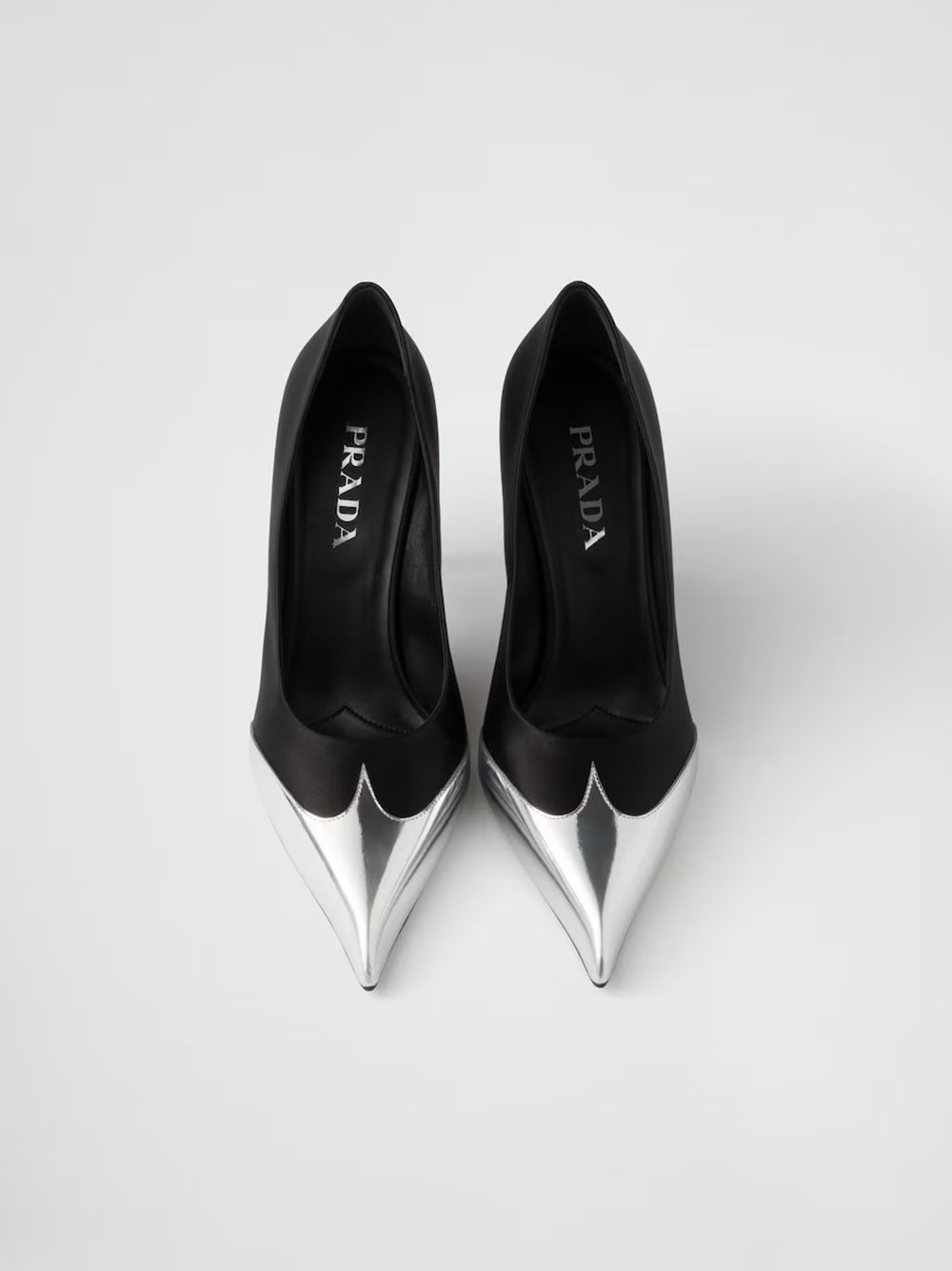 Escarpins Prada en satin noir et cuir métallisé argent