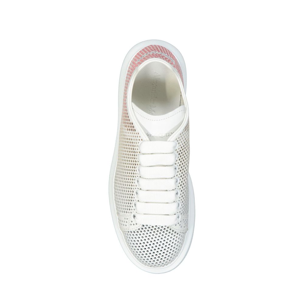 Alexander McQueen Oversize-Sneakers mit gepunktetem Cut-Out