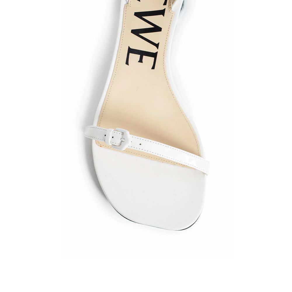 أحذية Loewe Petal المصنوعة من الجلد ذات النعل المسطح