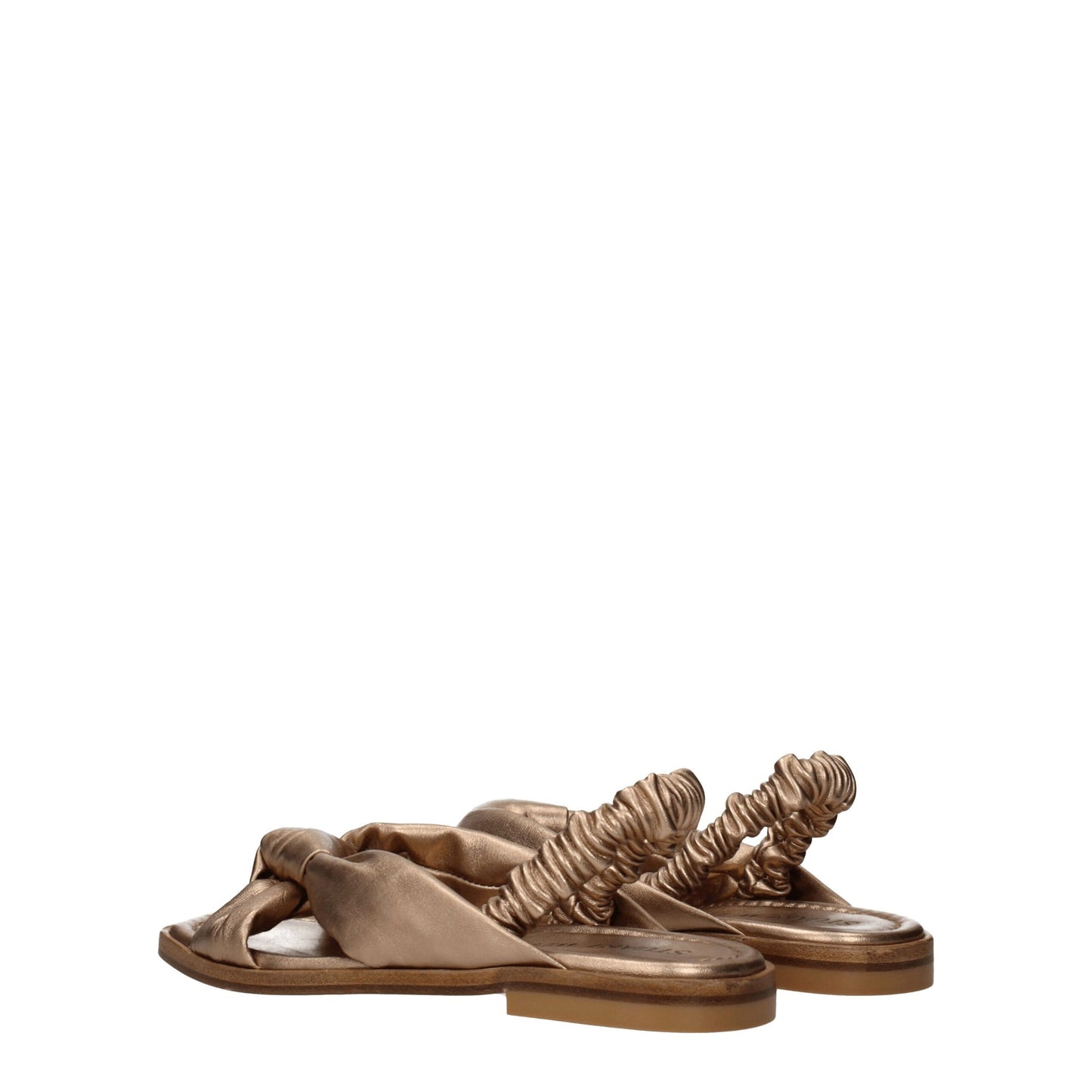 Stuart Weitzman – Flache Sandalen aus goldenem Leder
