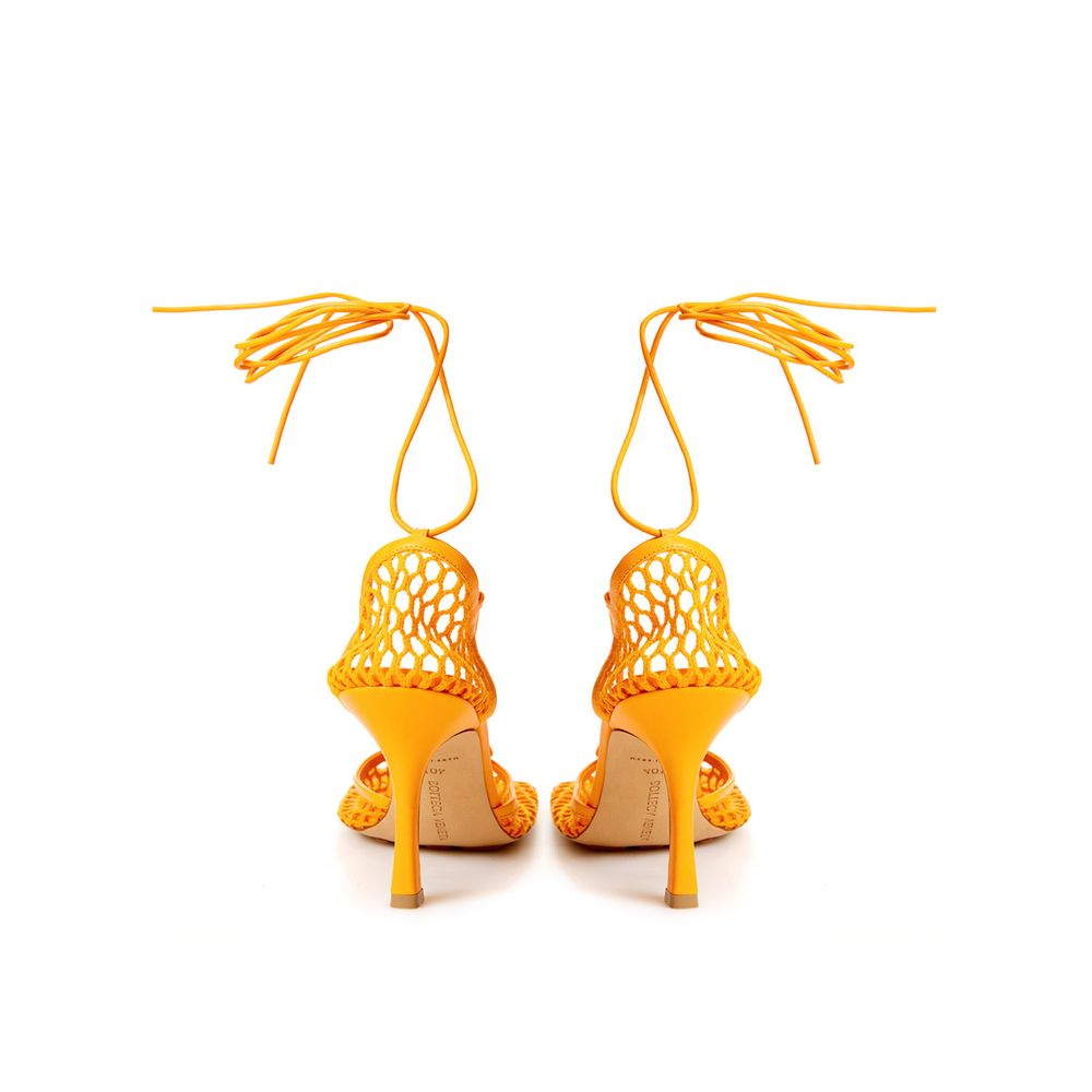 Bottega Veneta Orangefarbene Pumps aus Stoff und Leder