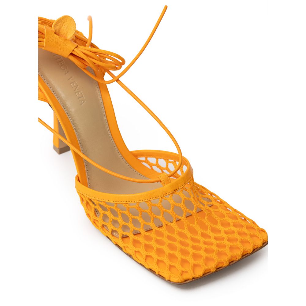 Bottega Veneta Orangefarbene Pumps aus Stoff und Leder
