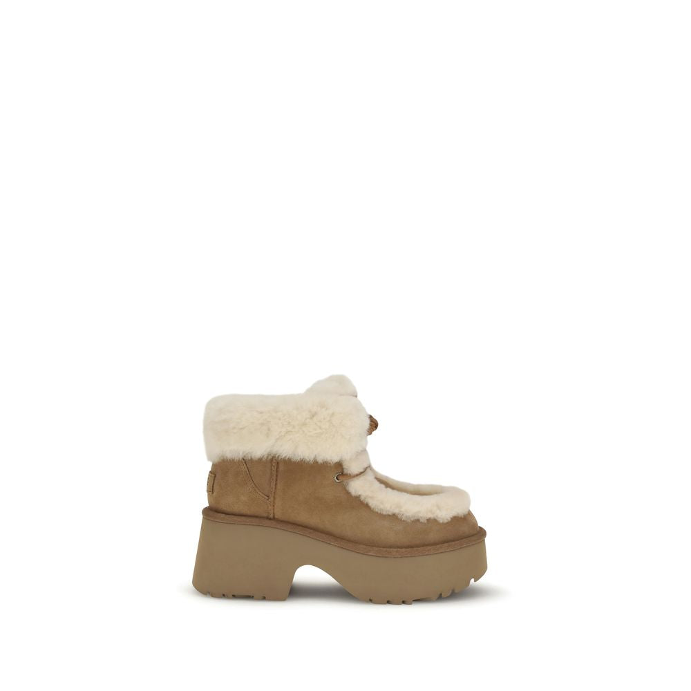 أحذية UGG Classic Esmee القصيرة