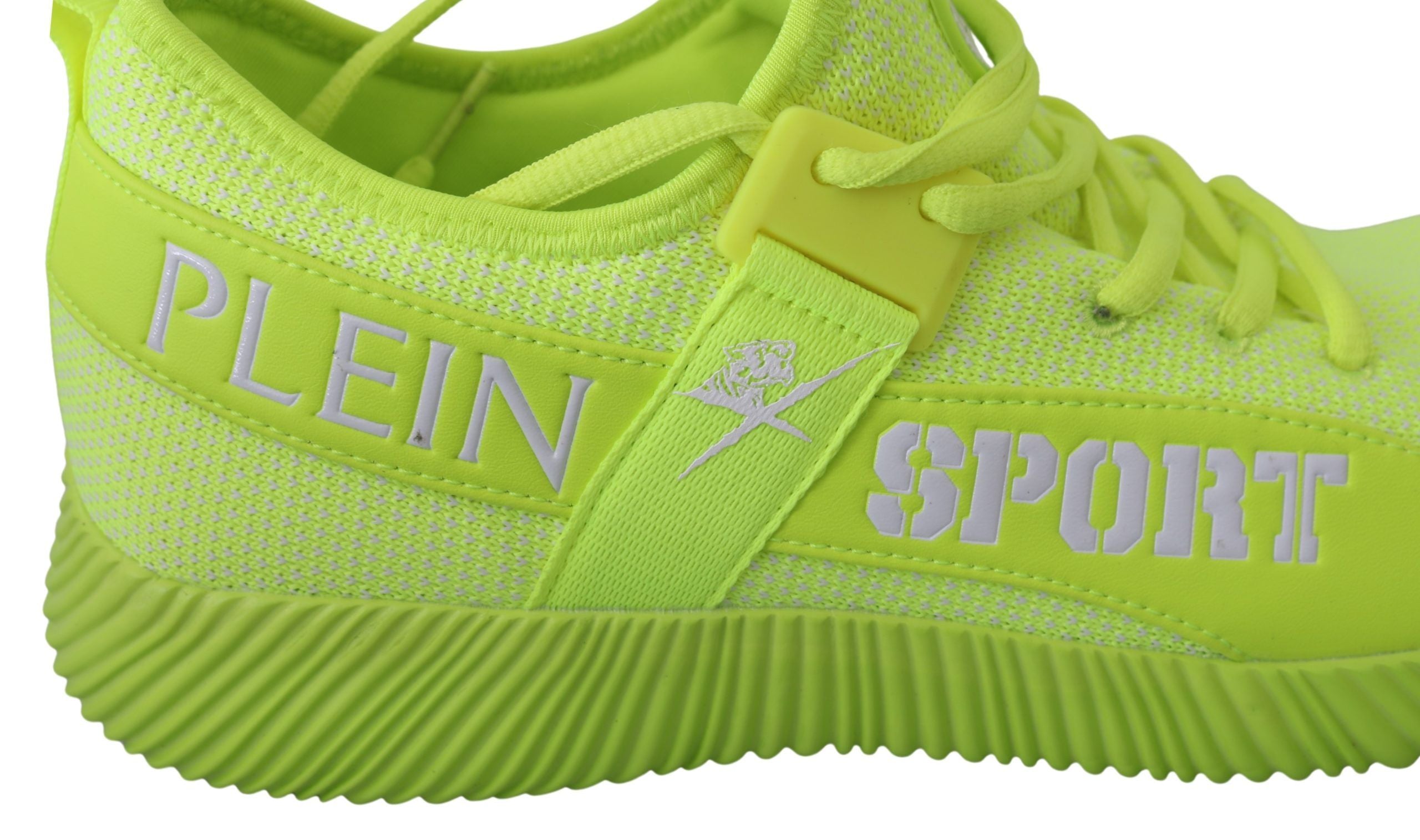 Chaussures de sport montantes CARTER à logo vert.