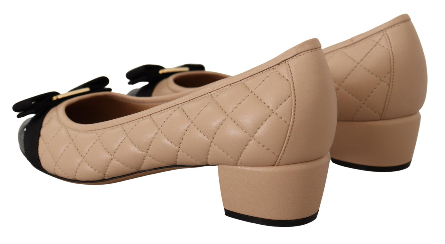Escarpins élégants en cuir matelassé Salvatore Ferragamo beige et noir