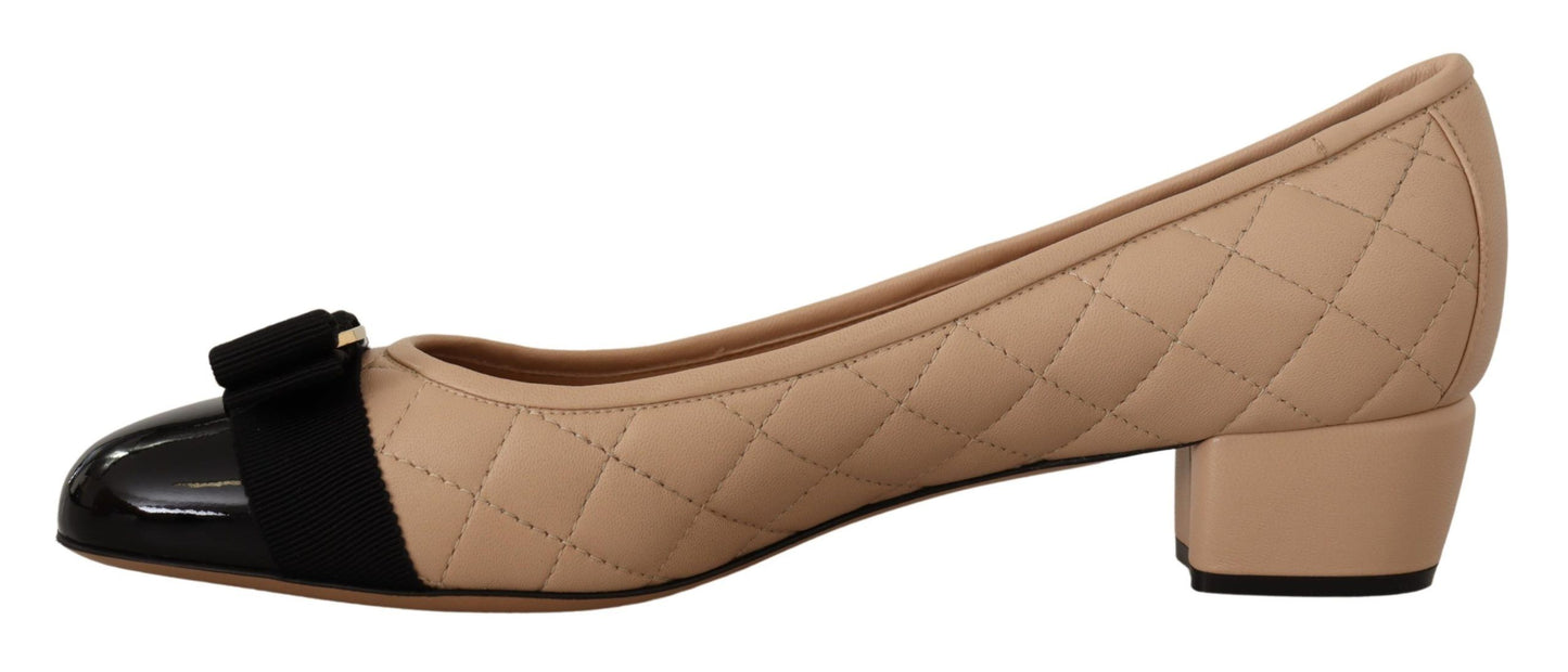 Escarpins élégants en cuir matelassé Salvatore Ferragamo beige et noir