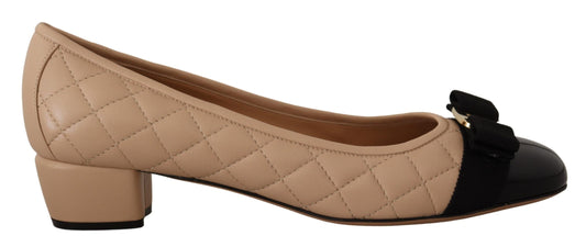 Salvatore Ferragamo Elegante Pumps aus gestepptem Leder in Beige und Schwarz