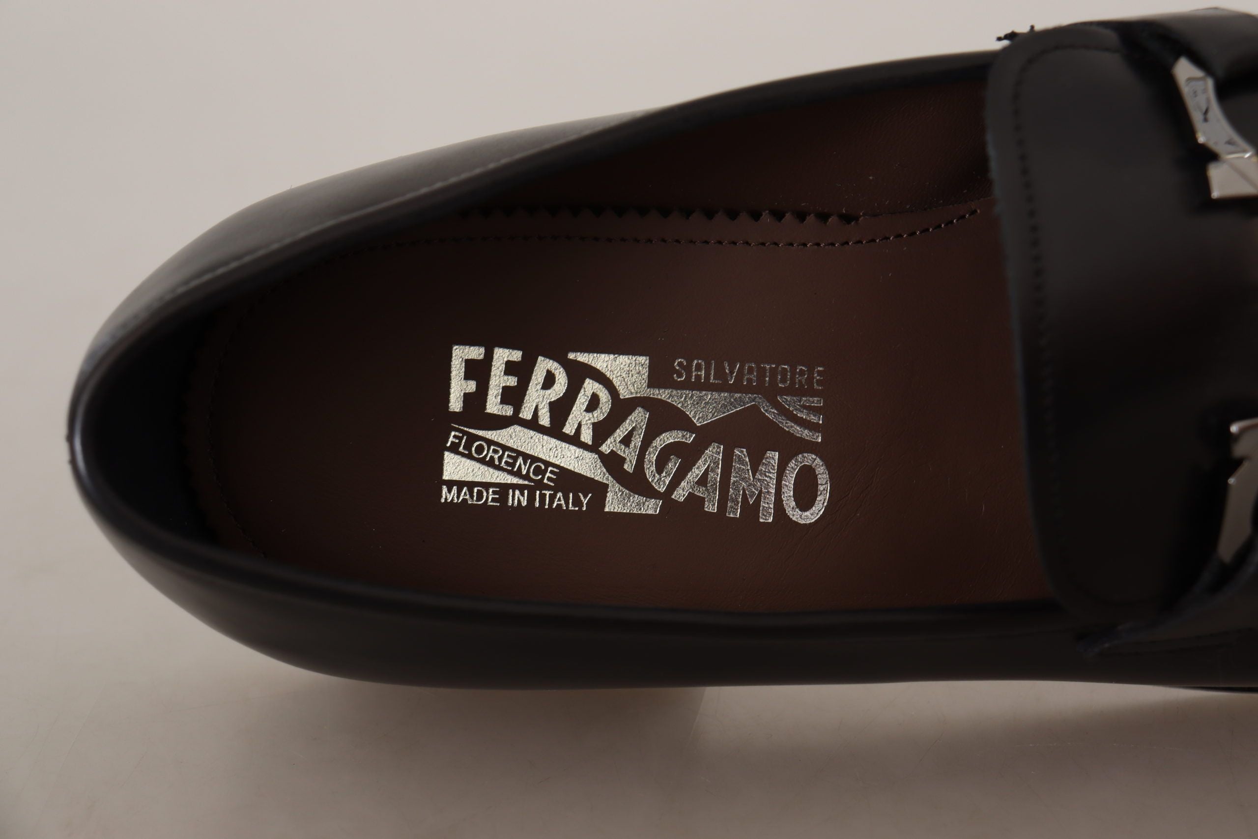 Mocassins en cuir noir avec boucle Gancio