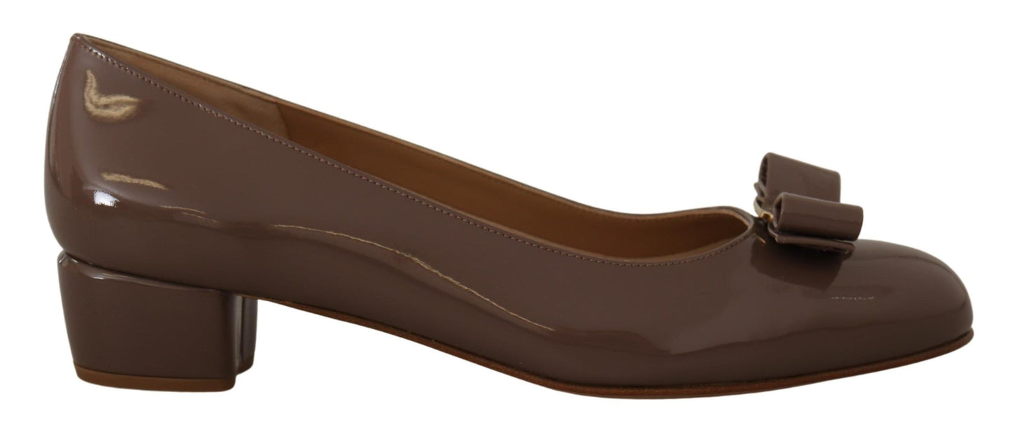 Salvatore Ferragamo Elegante Pumps in Caraway-Braun mit Vara-Schleife