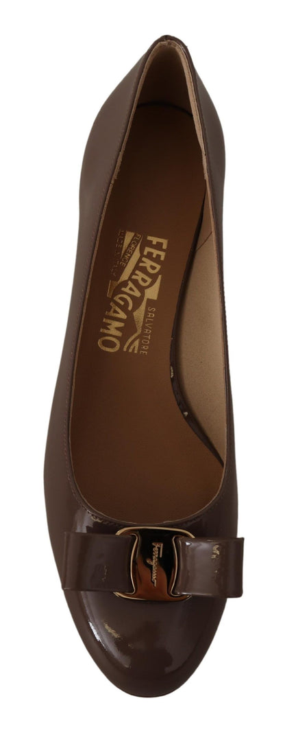 Salvatore Ferragamo Elegante Pumps in Caraway-Braun mit Vara-Schleife