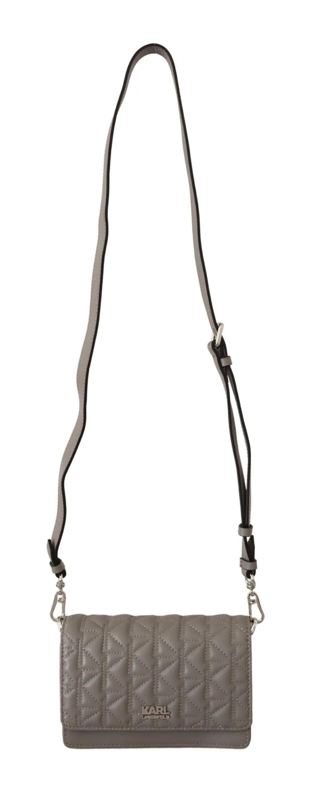 Sac bandoulière élégant en cuir gris.