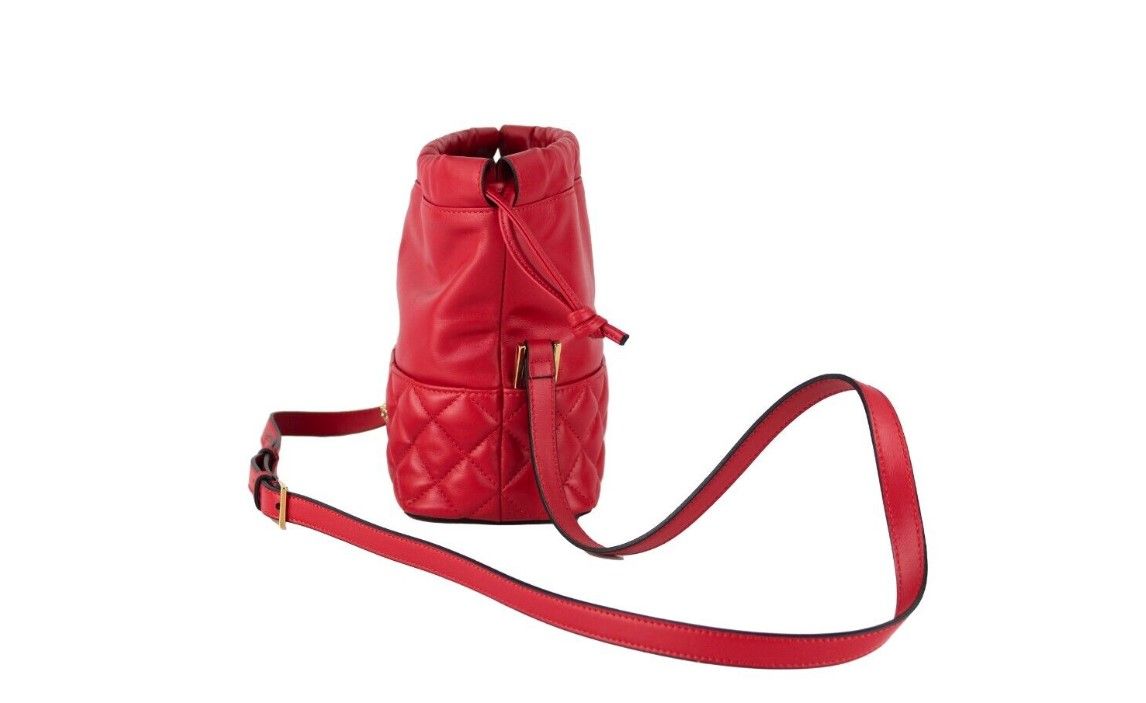Versace – Rote gesteppte Leder-Umhängetasche mit Kordelzug