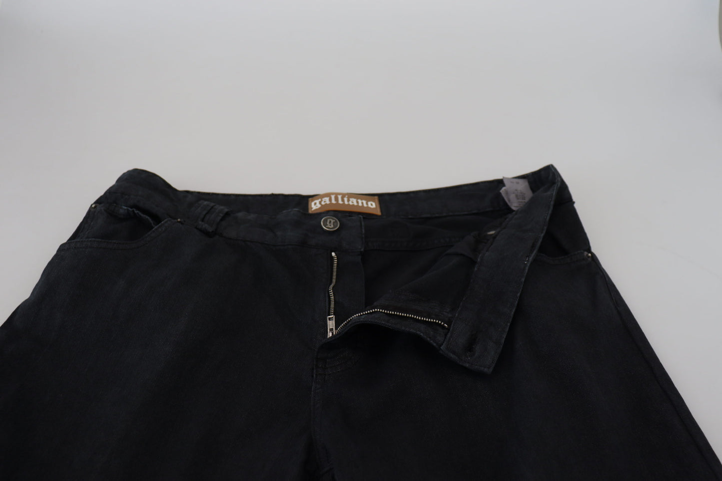 John Galliano – Lässige Jeans aus Baumwolle mit Schnalle hinten in Schwarz
