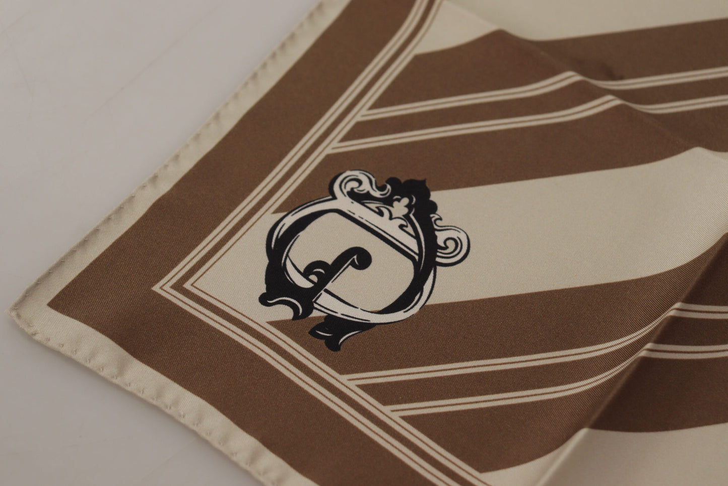 Foulard carré Dolce &amp; Gabbana à rayures marron et logo DG pour homme