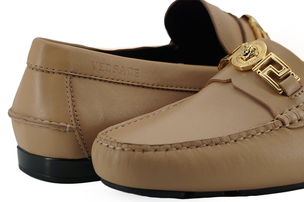 Exquises mocassins en cuir Medusa couleur or
