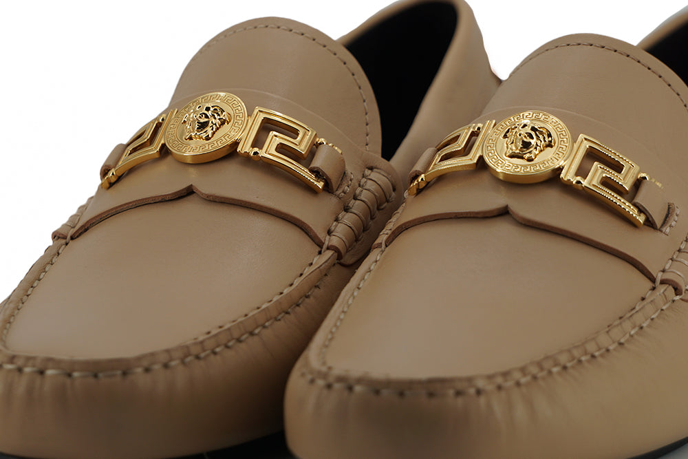 Exquises mocassins en cuir Medusa couleur or