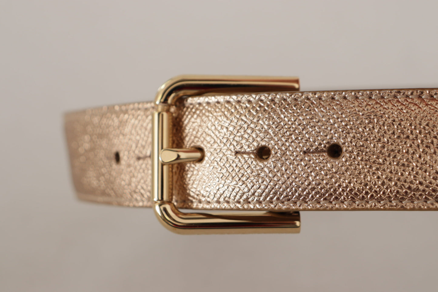 Ceinture Dolce &amp; Gabbana en cuir or rose avec boucle en métal métallisé