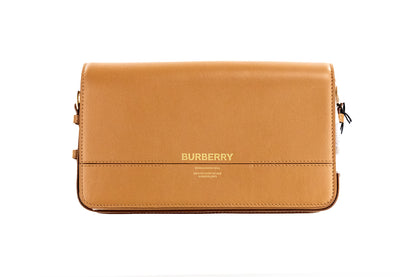 Burberry Grace Kleine Umhängetasche aus glattem Leder in Muskatnuss