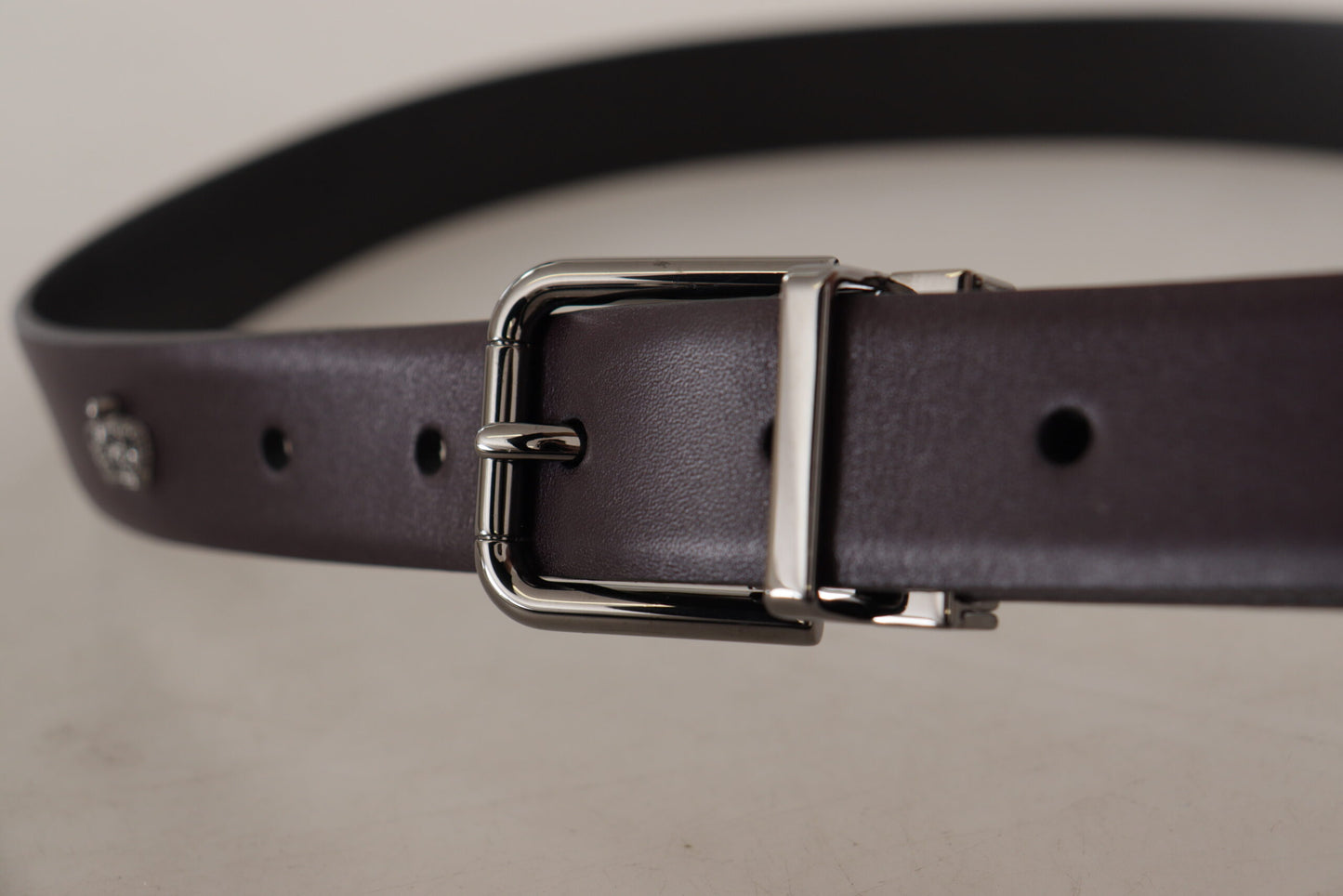 Ceinture en cuir violet foncé Dolce &amp; Gabbana avec boucle en métal Borchia