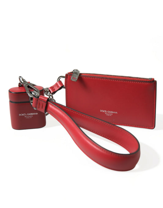 Étui Airpods Dolce &amp; Gabbana en cuir rouge avec logo argenté sur le devant.