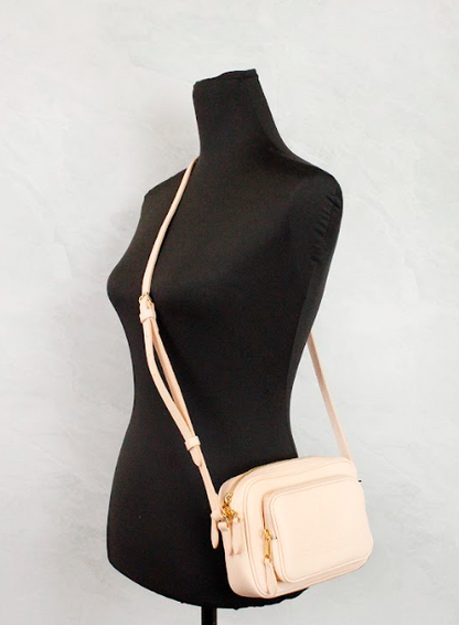 Petit sac bandoulière pour appareil photo en cuir grainé rose pêche Burberry