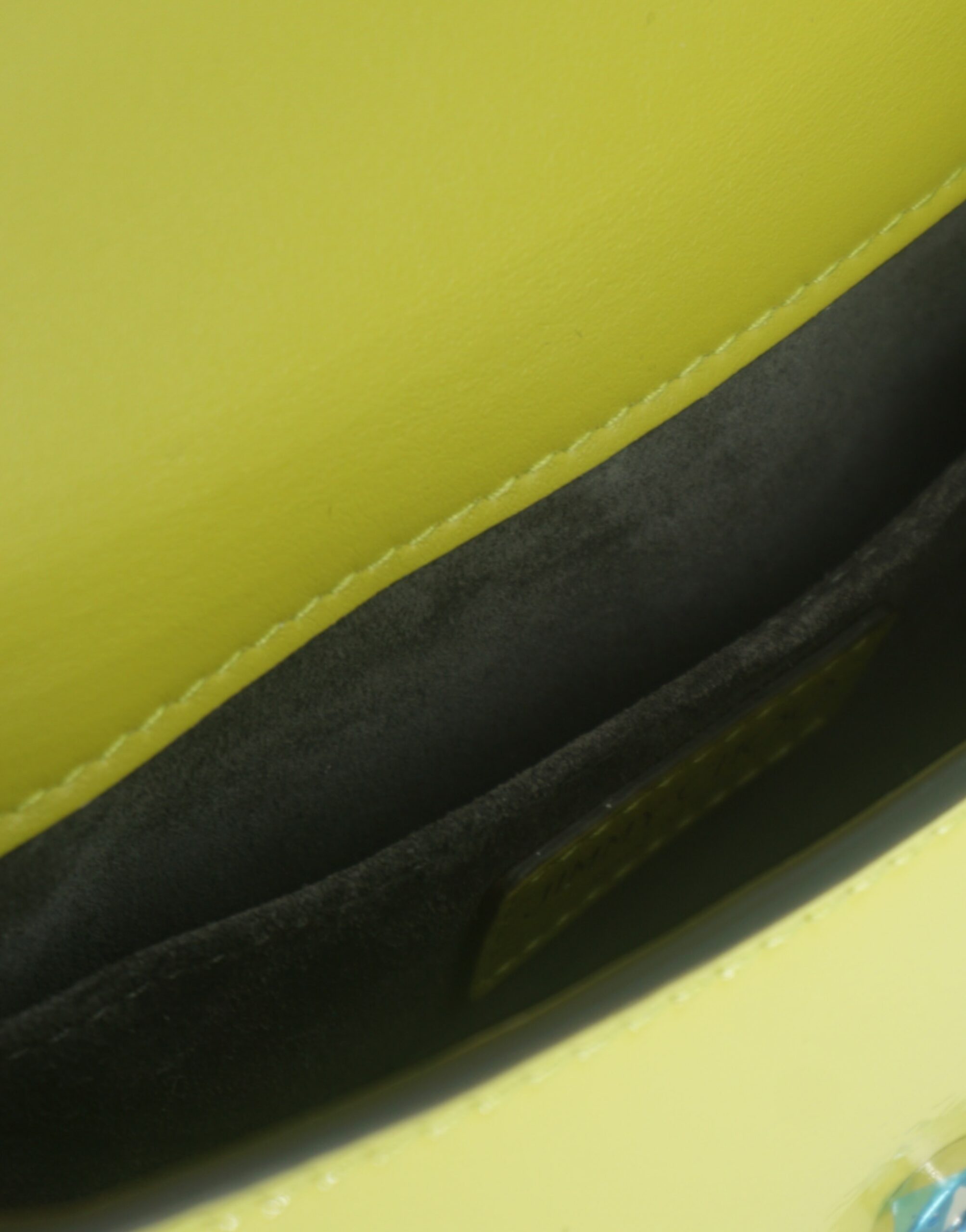 Petit sac à bandoulière en cuir jaune citron