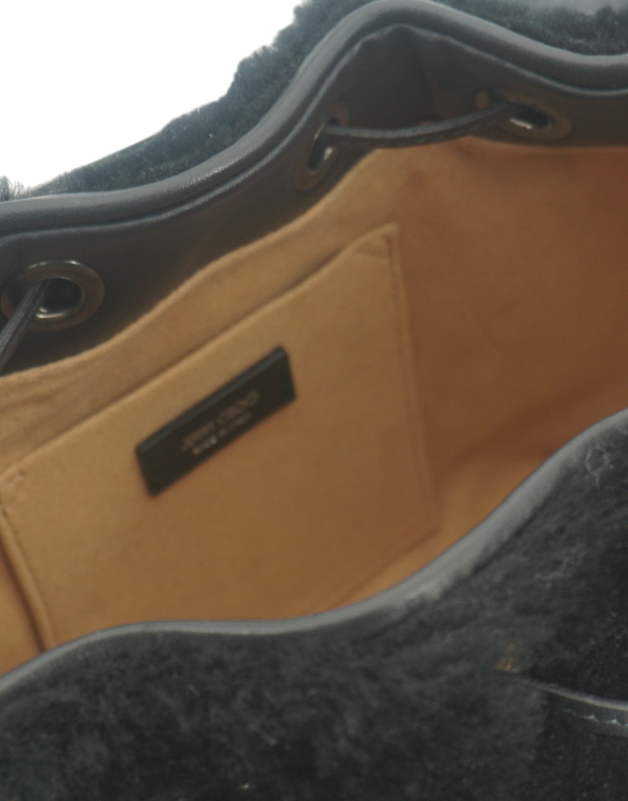 Sac à main et sac porté épaule en cuir noir avec poignée supérieure