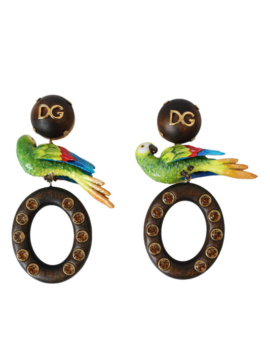 أقراط أذن متعددة الألوان من Dolce &amp; Gabbana مزينة بالخشب والنحاس والبلور على شكل ببغاء.
