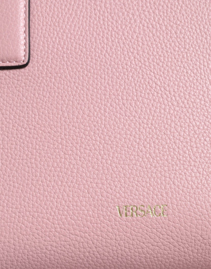 Versace – Kleine Umhängetasche aus genarbtem Kalbsleder mit Henkel in Rosa
