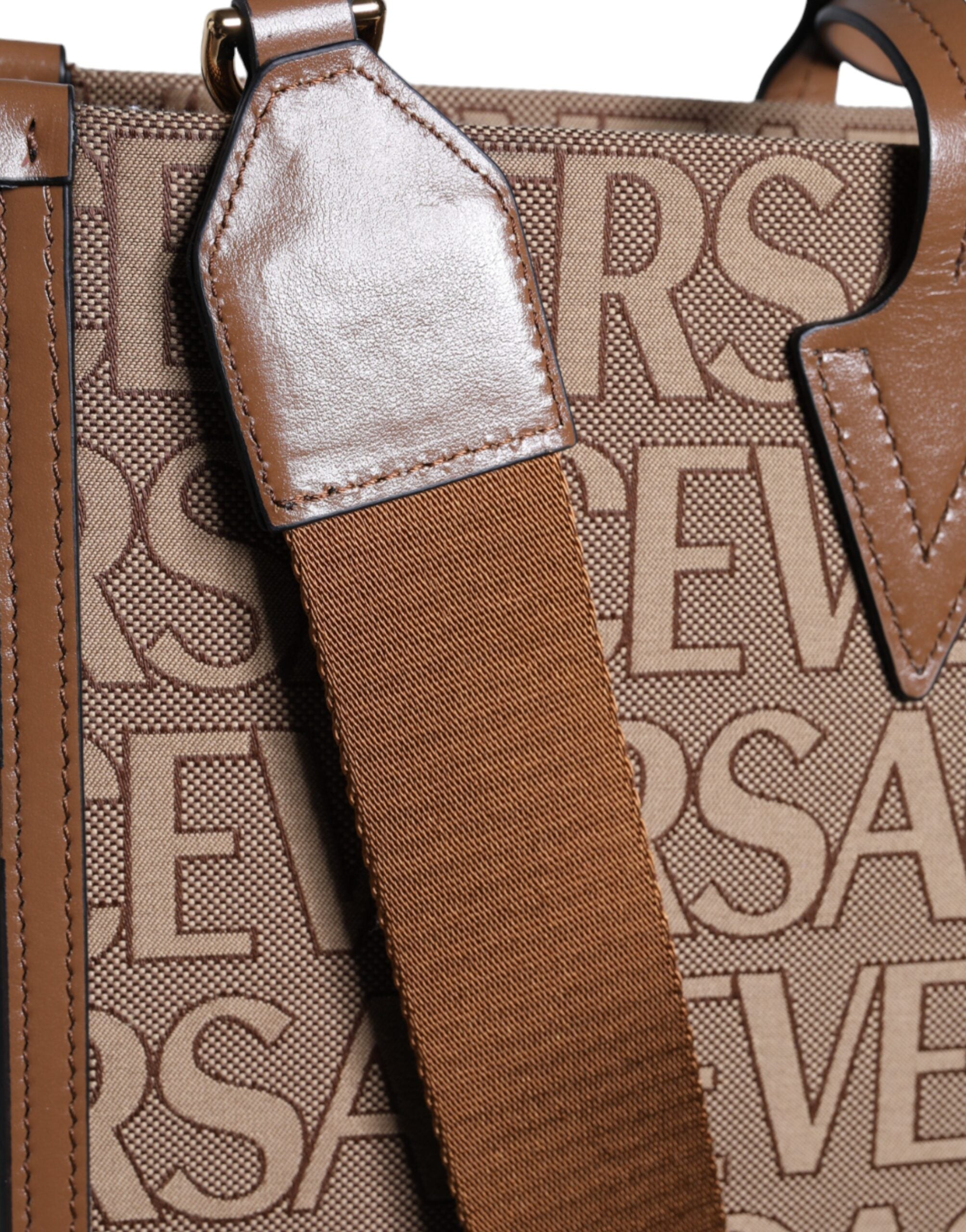 Sac à main cabas à bandoulière en cuir jacquard avec logo, couleur marron, avec poignée supérieure.