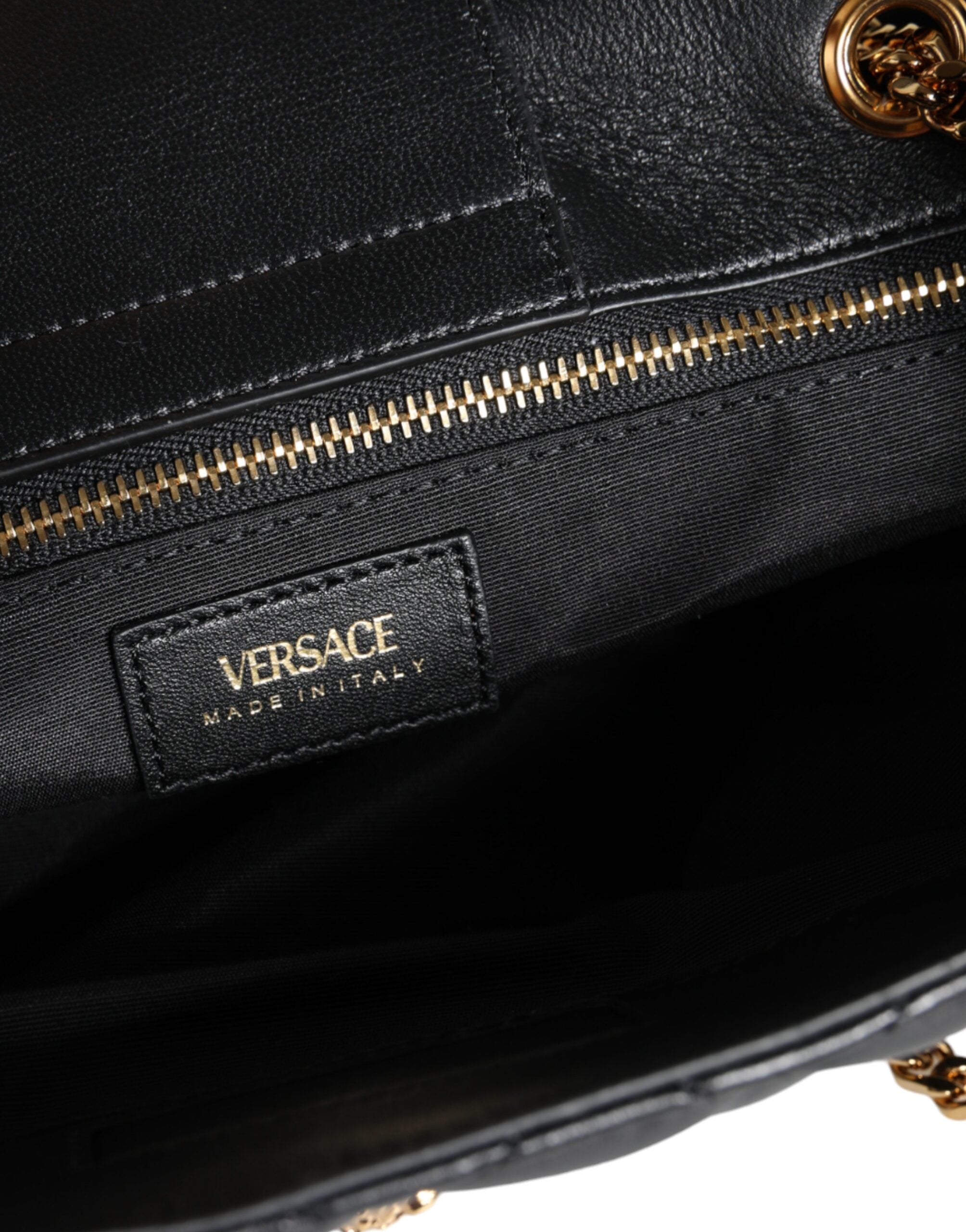 Sac à bandoulière en cuir de nappa noir matelassé avec chaîne