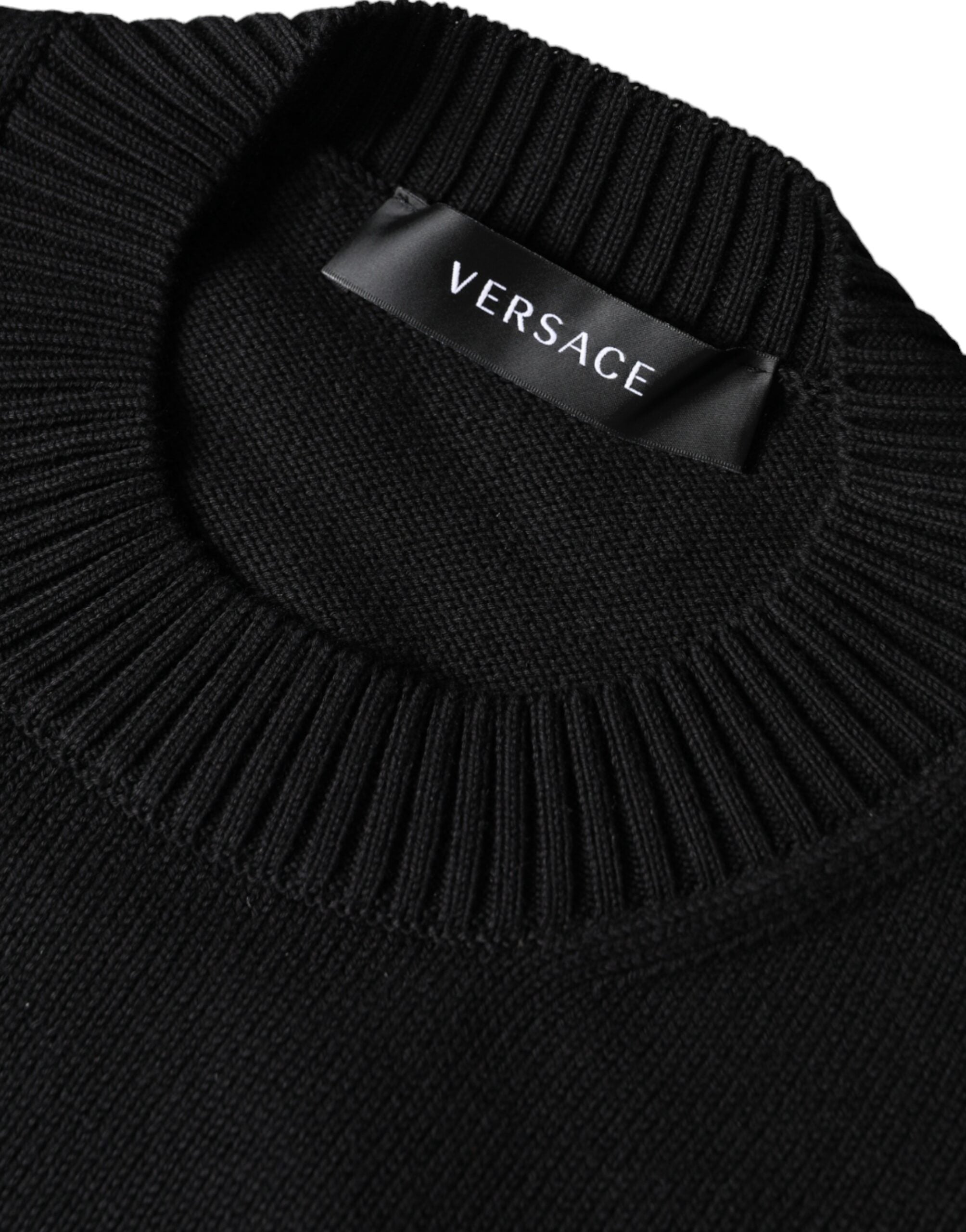 Pull ras du cou noir brodé Medusa de Versace