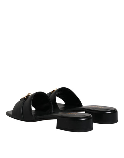 Claquettes plates à enfiler en cuir noir avec plaque logo Versace
