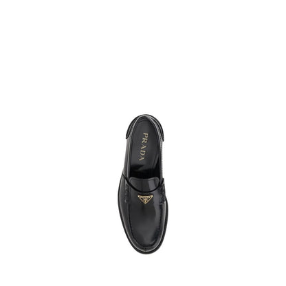 Prada Loafer mit dreieckiger Plakette