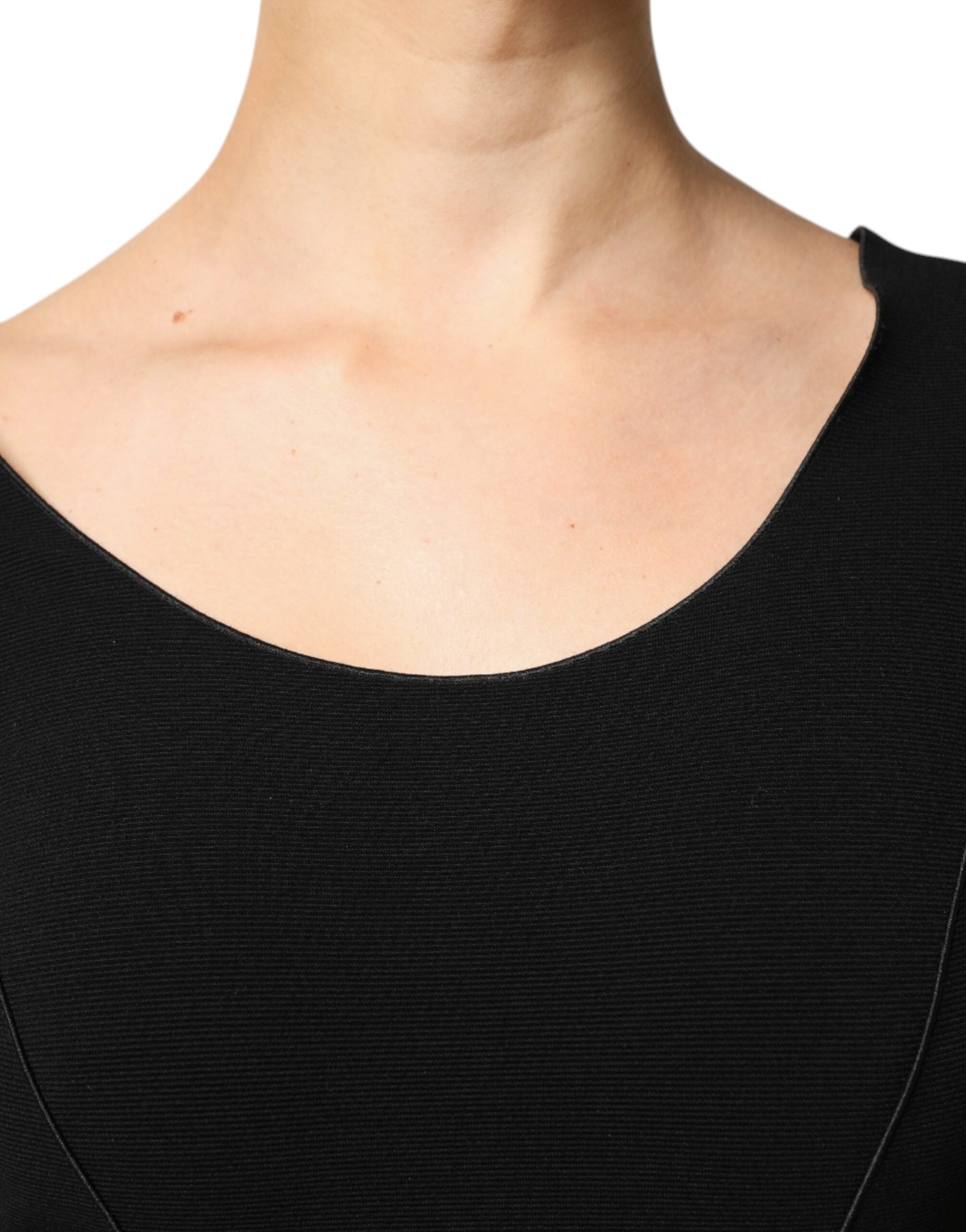 Robe fourreau mi-longue en viscose noire à manches courtes Emporio Armani