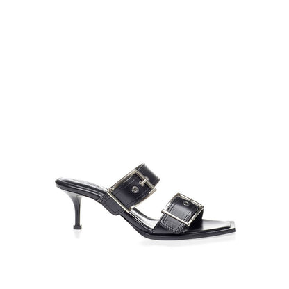 Alexander McQueen : sublimez vos pas avec des sandales en cuir noir intemporelles
