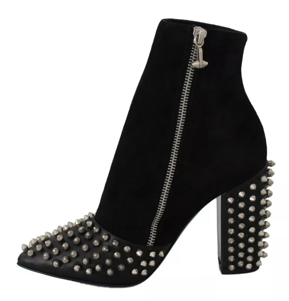 Bottines à talons cloutés en daim noir